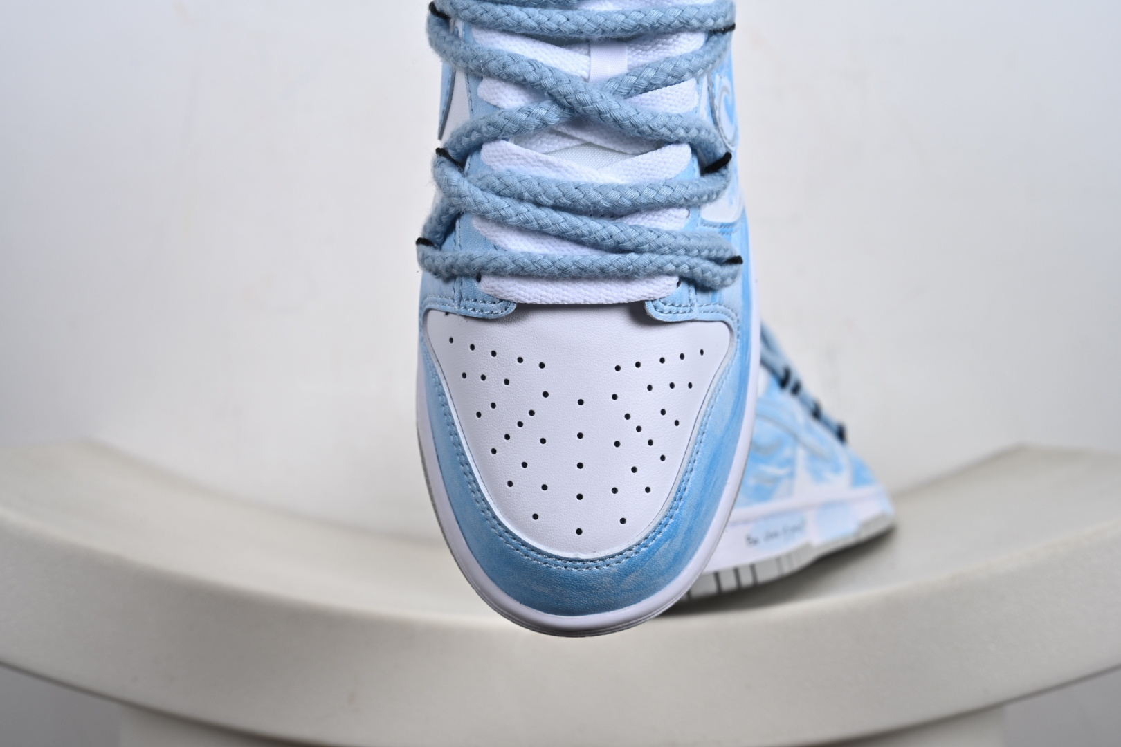 200 Nike Dunk Low 月下碧波行 天蓝色此款以淡雅湖水蓝为基调 HF5441-105