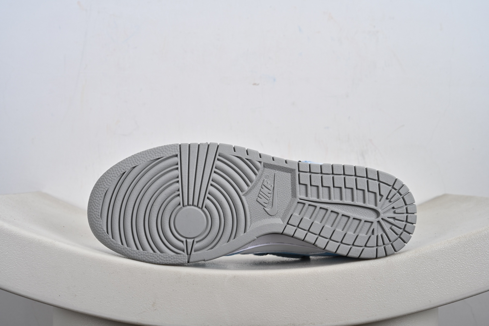 200 Nike Dunk Low 月下碧波行 天蓝色此款以淡雅湖水蓝为基调 HF5441-105