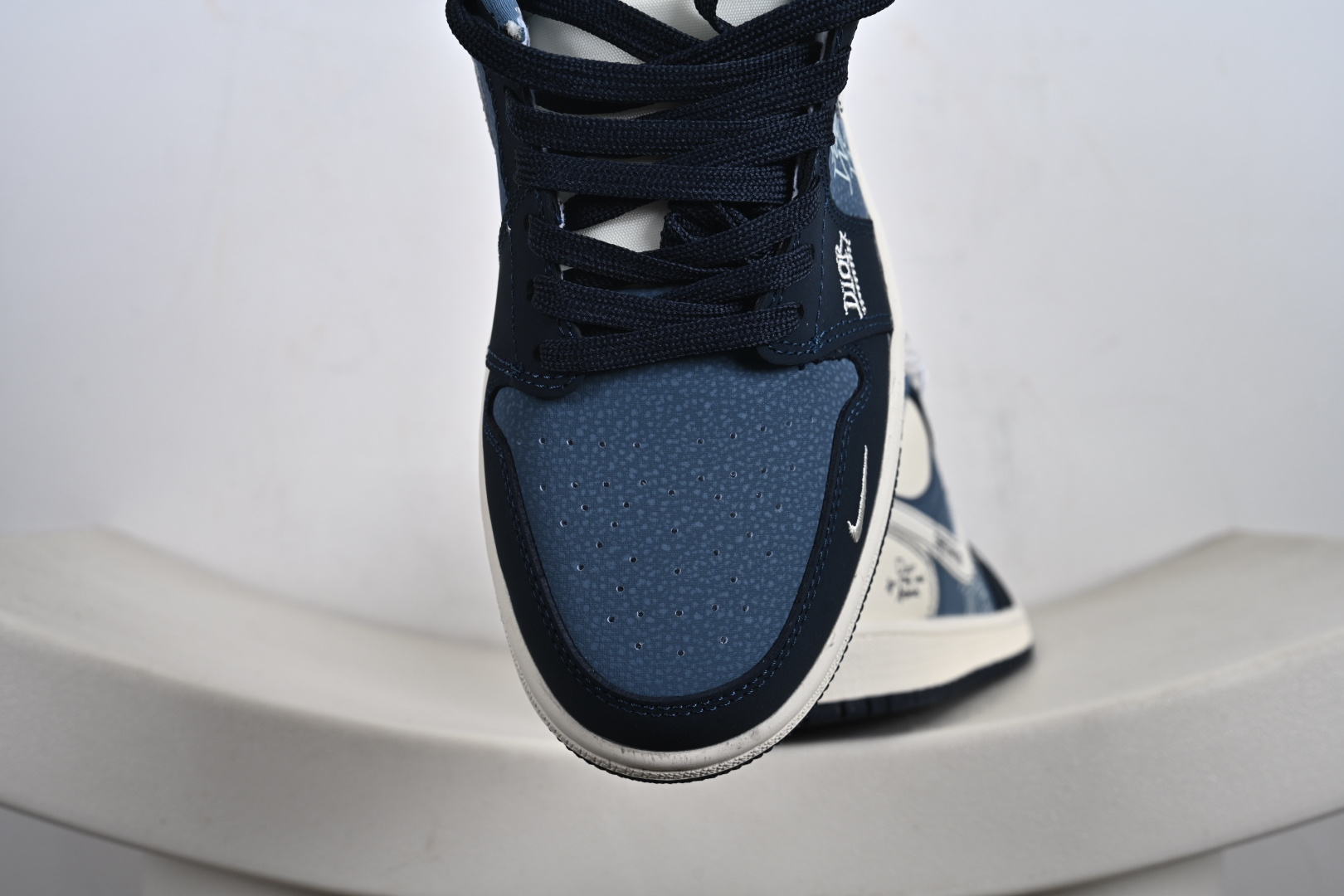 260 Dior x Air Jordan 1 Low 海军蓝渡鸦 LD8888-006