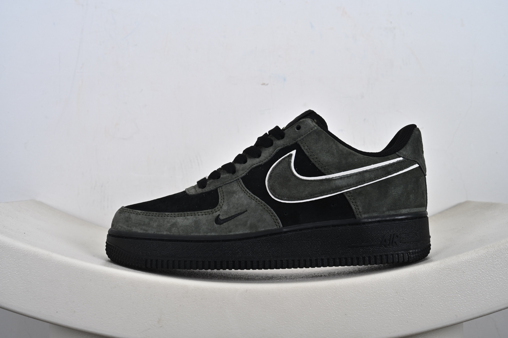 240 定制版 Air Force 1 07 Low “军绿黑”全麂皮 秋冬 空军一号 低帮休闲板鞋 ZH0316-132