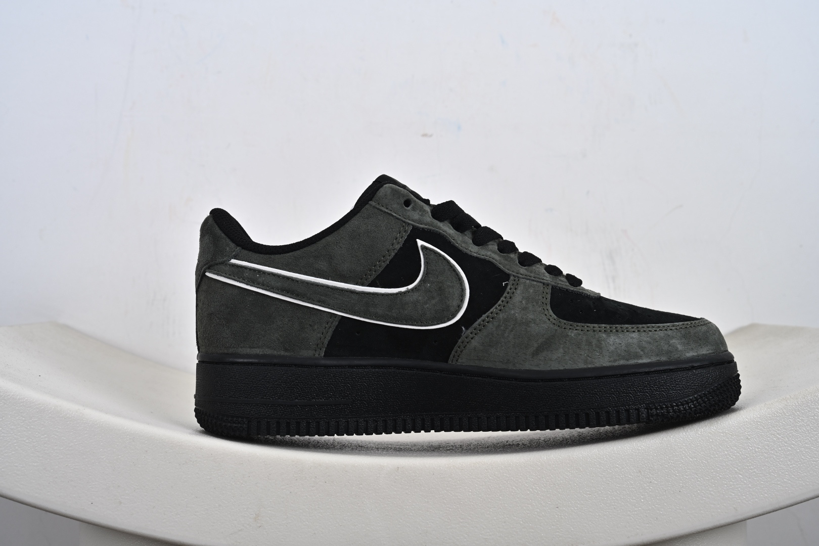 240 定制版 Air Force 1 07 Low “军绿黑”全麂皮 秋冬 空军一号 低帮休闲板鞋 ZH0316-132