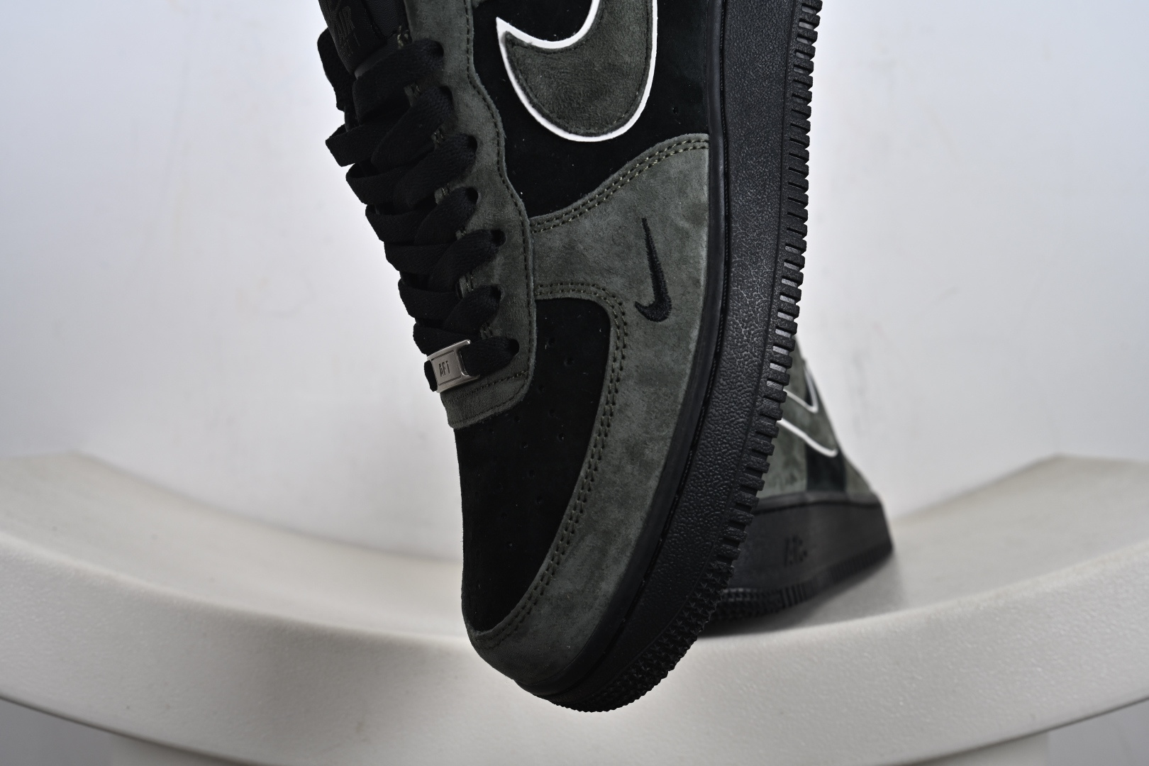 240 定制版 Air Force 1 07 Low “军绿黑”全麂皮 秋冬 空军一号 低帮休闲板鞋 ZH0316-132