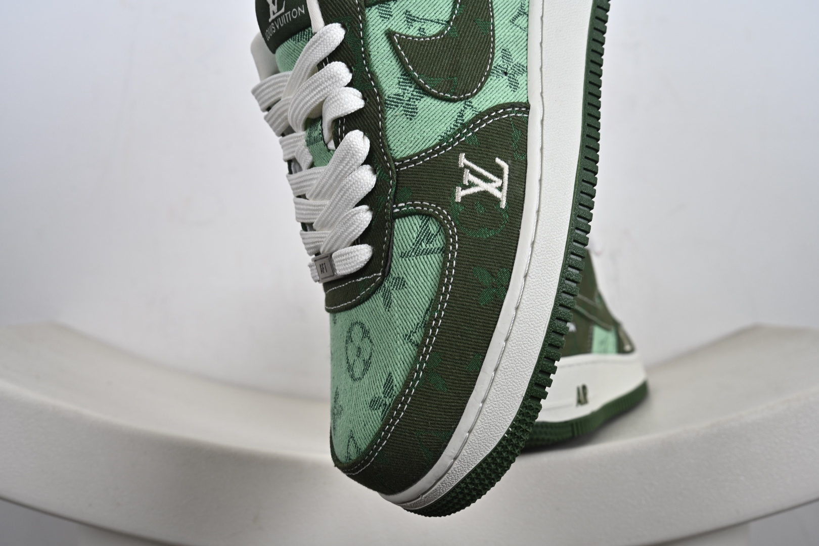 240 定制版 Air Force 1'07 Low 联名 浅绿墨绿 空军一号低帮休闲板鞋 YF9511-822