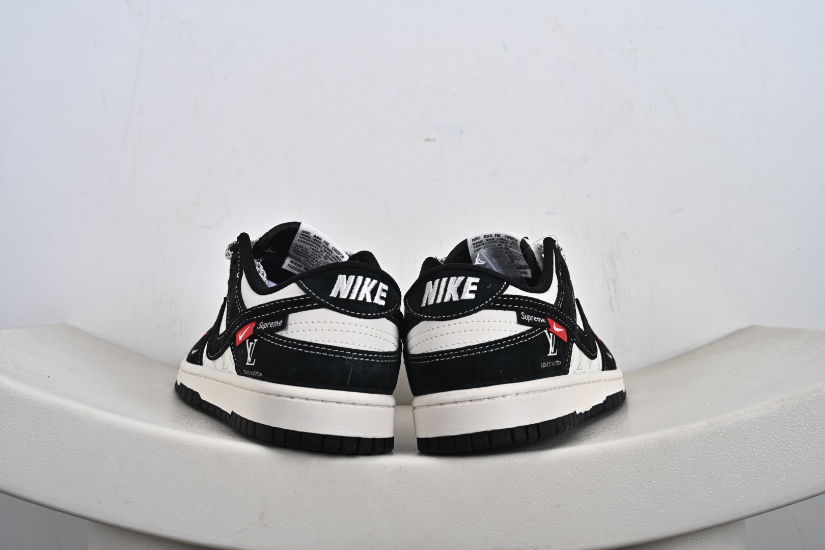 Nike SB Dunk Low“LV联名——熊猫信花” 周年高端定制 低帮休闲板鞋 CX5050-Y12-莆田鞋,莆田鞋货源,高仿鞋,高仿鞋货源,安福档口,莆田高仿鞋,莆田鞋批发,高仿鞋批发,莆田高仿运动鞋,高仿运动鞋,莆田运动鞋 Nike SB Dunk Low“LV联名——熊猫信花” 周年高端定制 低帮休闲板鞋 CX5050-Y12