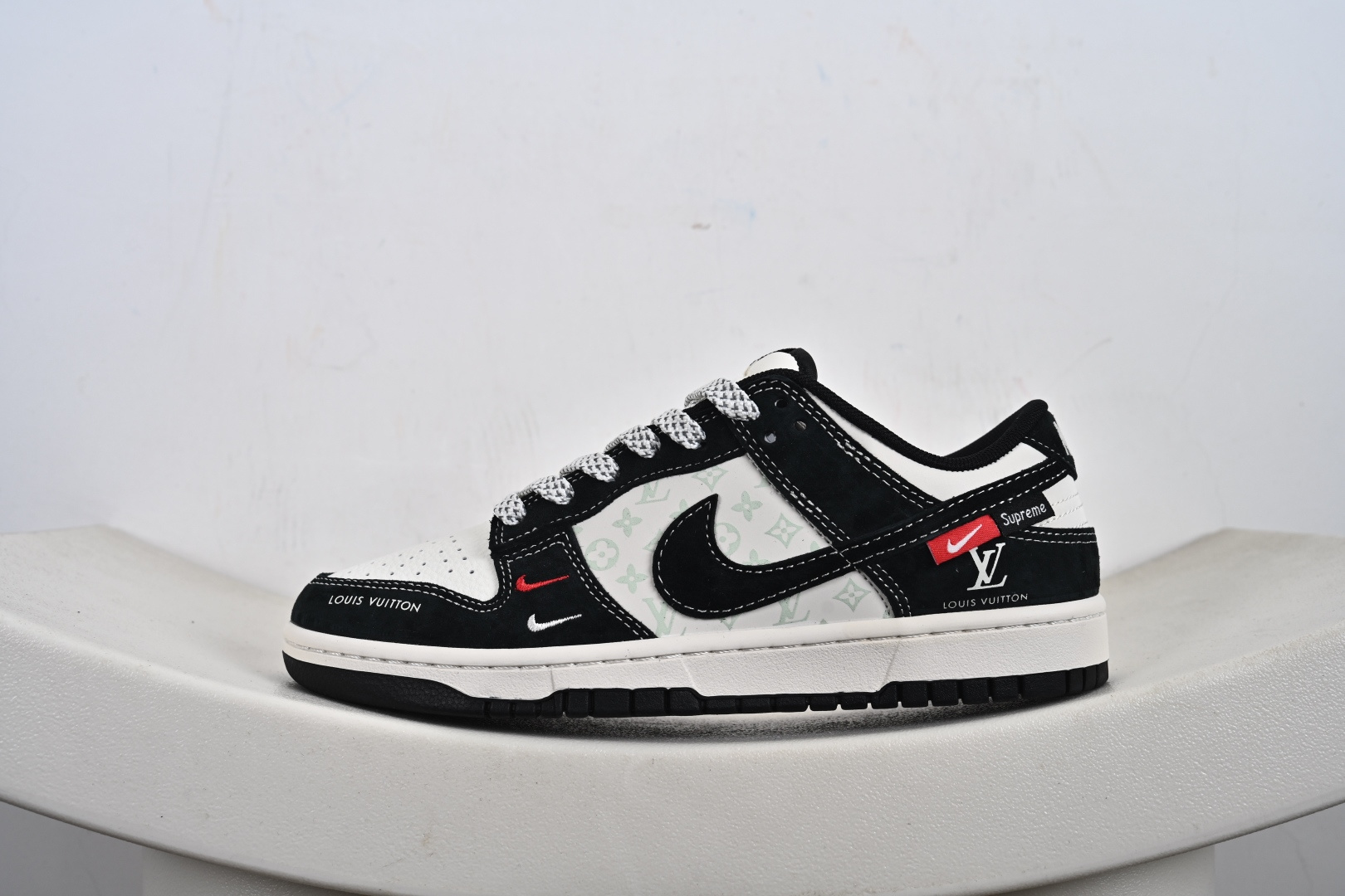 Nike SB Dunk Low“LV联名——熊猫信花” 周年高端定制 低帮休闲板鞋 CX5050-Y12-莆田鞋,莆田鞋货源,高仿鞋,高仿鞋货源,安福档口,莆田高仿鞋,莆田鞋批发,高仿鞋批发,莆田高仿运动鞋,高仿运动鞋,莆田运动鞋 Nike SB Dunk Low“LV联名——熊猫信花” 周年高端定制 低帮休闲板鞋 CX5050-Y12