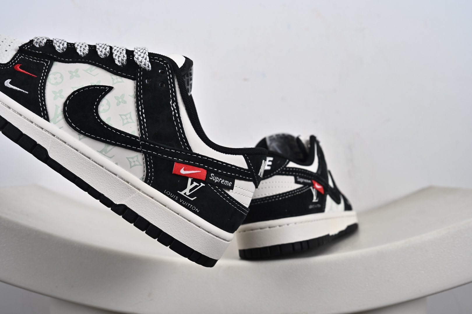 Nike SB Dunk Low“LV联名——熊猫信花” 周年高端定制 低帮休闲板鞋 CX5050-Y12-莆田鞋,莆田鞋货源,高仿鞋,高仿鞋货源,安福档口,莆田高仿鞋,莆田鞋批发,高仿鞋批发,莆田高仿运动鞋,高仿运动鞋,莆田运动鞋 Nike SB Dunk Low“LV联名——熊猫信花” 周年高端定制 低帮休闲板鞋 CX5050-Y12