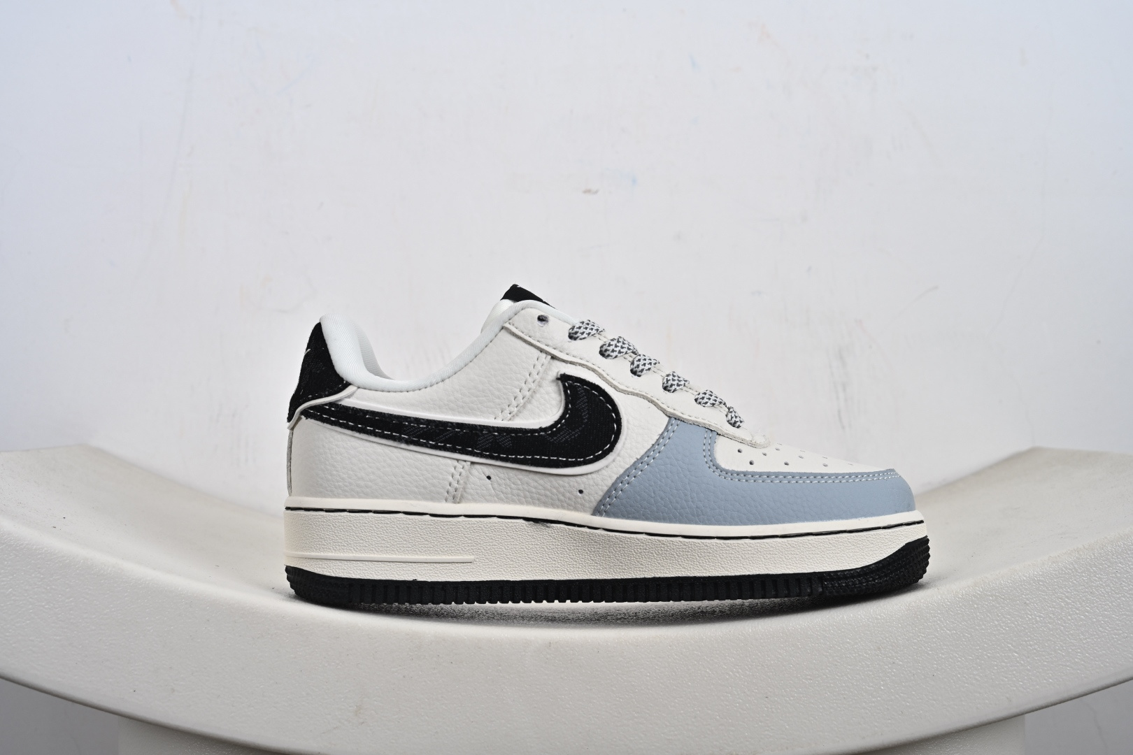 240 NIke AIR FORCE 1'07 LV8 “联名款”空军一号 低帮 运动鞋 休闲鞋 DD1982-320