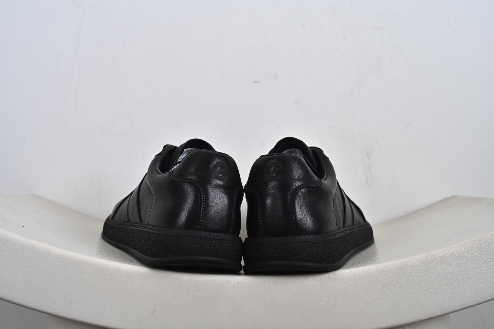 300 ECCO 爱步 休闲鞋 真皮系带舒适板鞋 635398