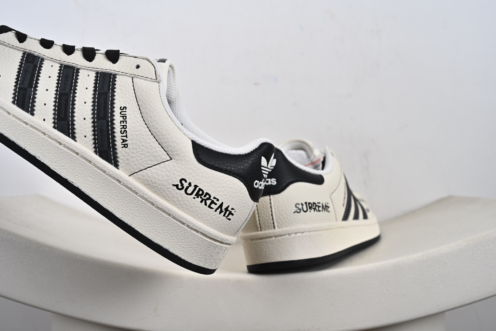 220 高端定制adidas Super 黑白 延续 Adidas 标志性贝壳头 DS5809