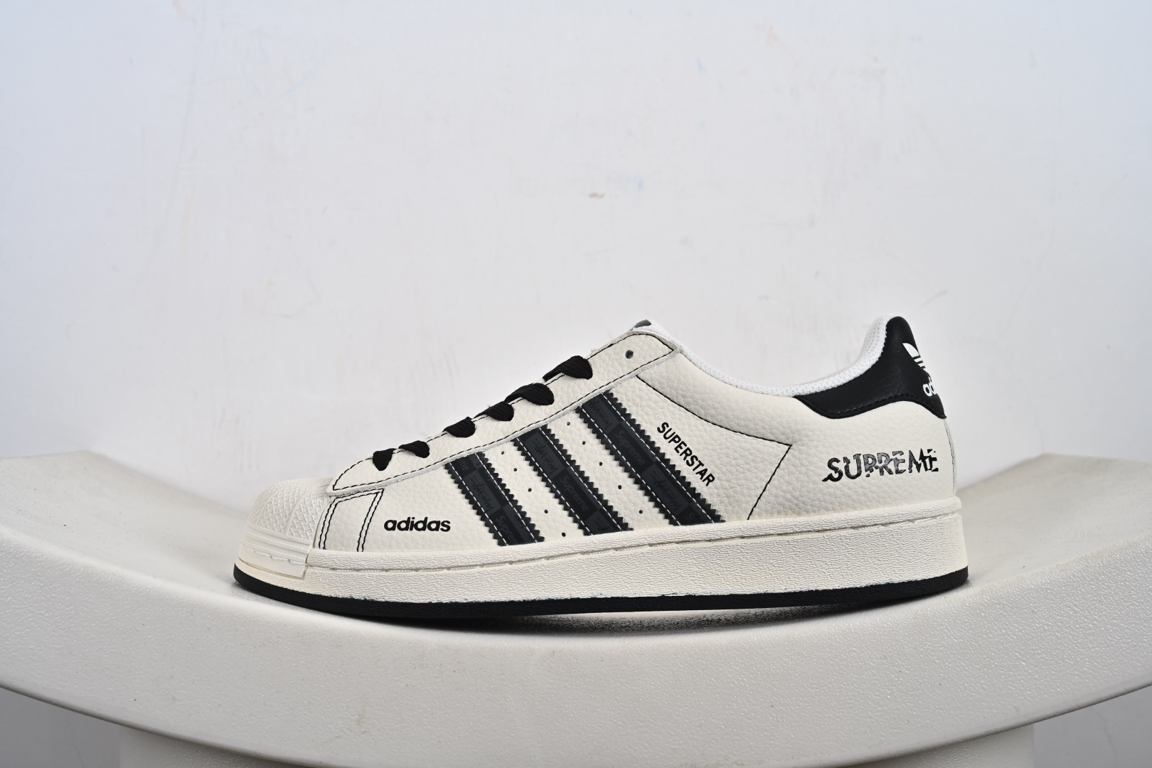 220 高端定制adidas Super 黑白 延续 Adidas 标志性贝壳头 DS5809