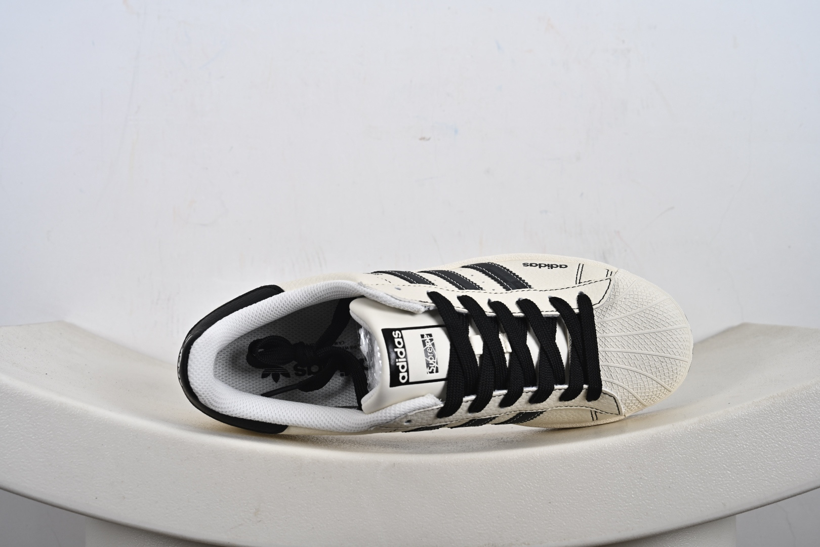 220 高端定制adidas Super 黑白 延续 Adidas 标志性贝壳头 DS5809