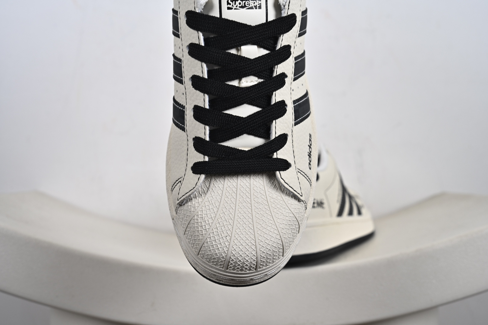 220 高端定制adidas Super 黑白 延续 Adidas 标志性贝壳头 DS5809