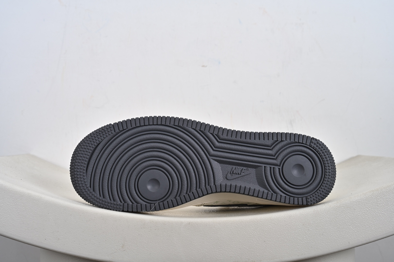 240 NIke Air Force 1 '07 Low 空军一号低帮 运动鞋 休闲鞋 MZ9588-816