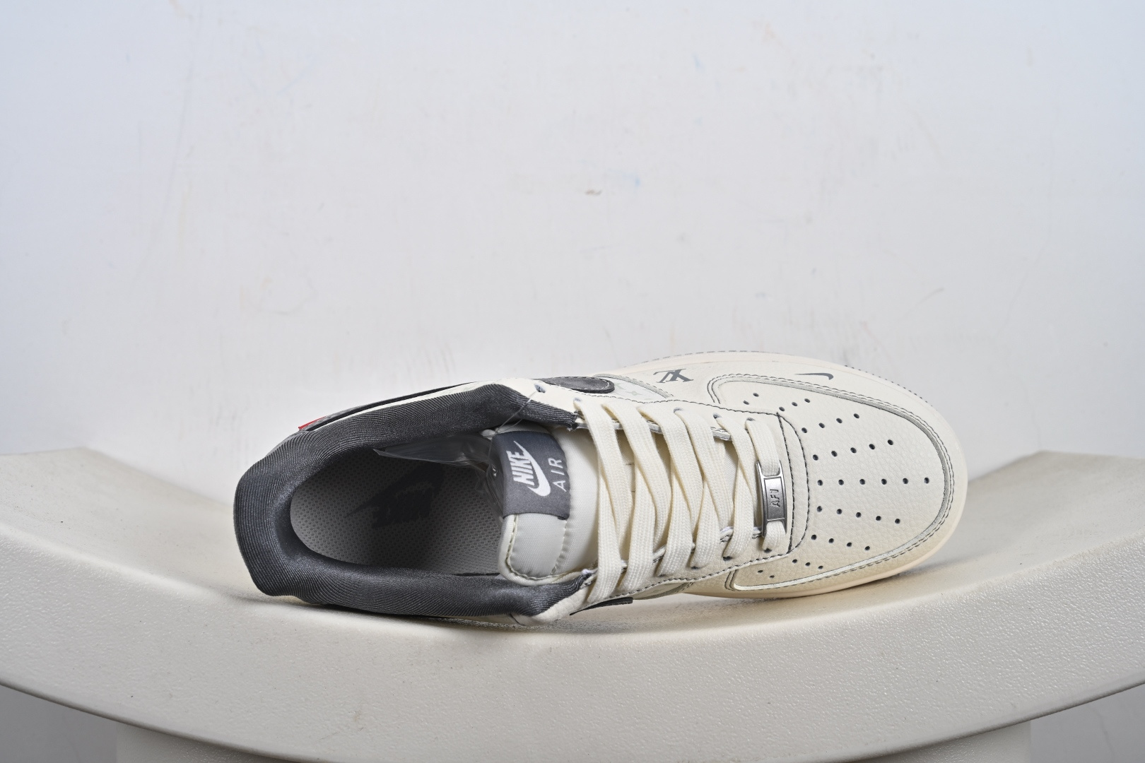 240 NIke Air Force 1 '07 Low 空军一号低帮 运动鞋 休闲鞋 MZ9588-816