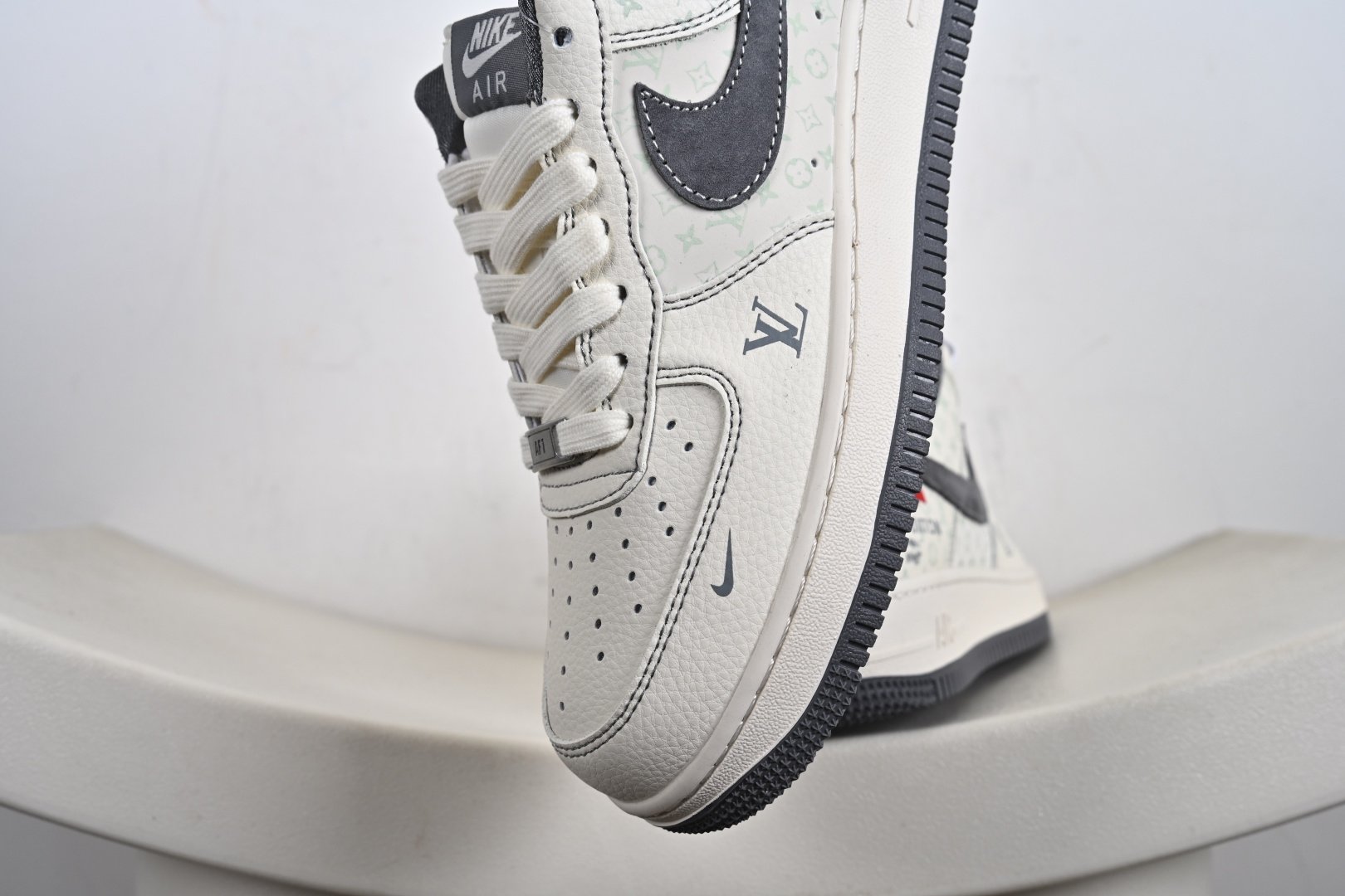 240 NIke Air Force 1 '07 Low 空军一号低帮 运动鞋 休闲鞋 MZ9588-816