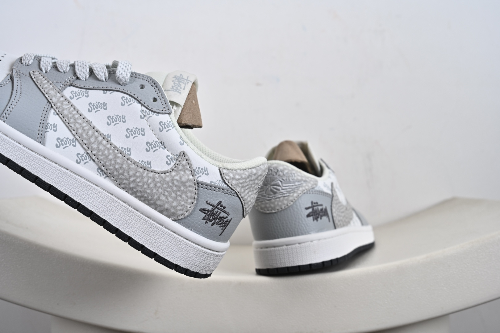 260 Fragment x Travis Scott x 斯图西 Air Jordan 1 Low 解构鞋带 DZ5899-026