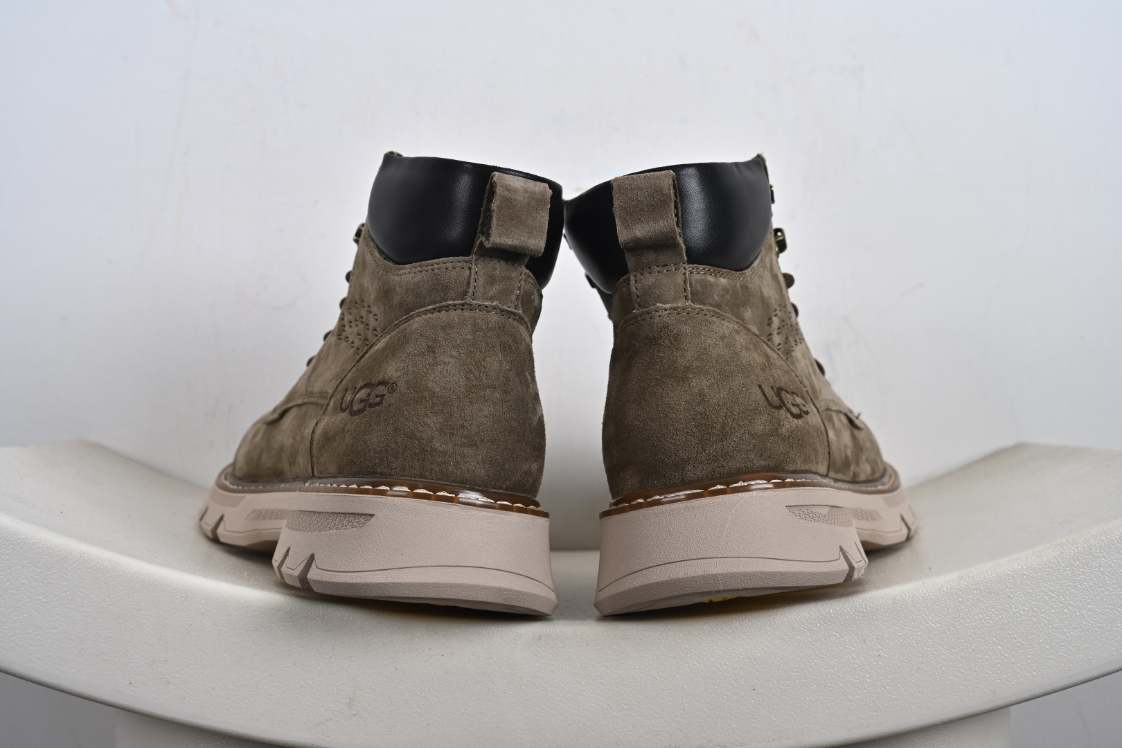 280 UGG Tasman Weather Hybrid 塔斯曼混合系列中帮轻量休闲马丁靴