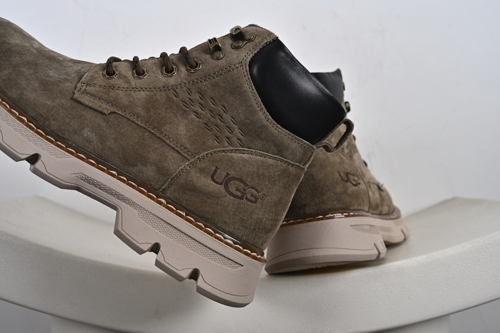 280 UGG Tasman Weather Hybrid 塔斯曼混合系列中帮轻量休闲马丁靴