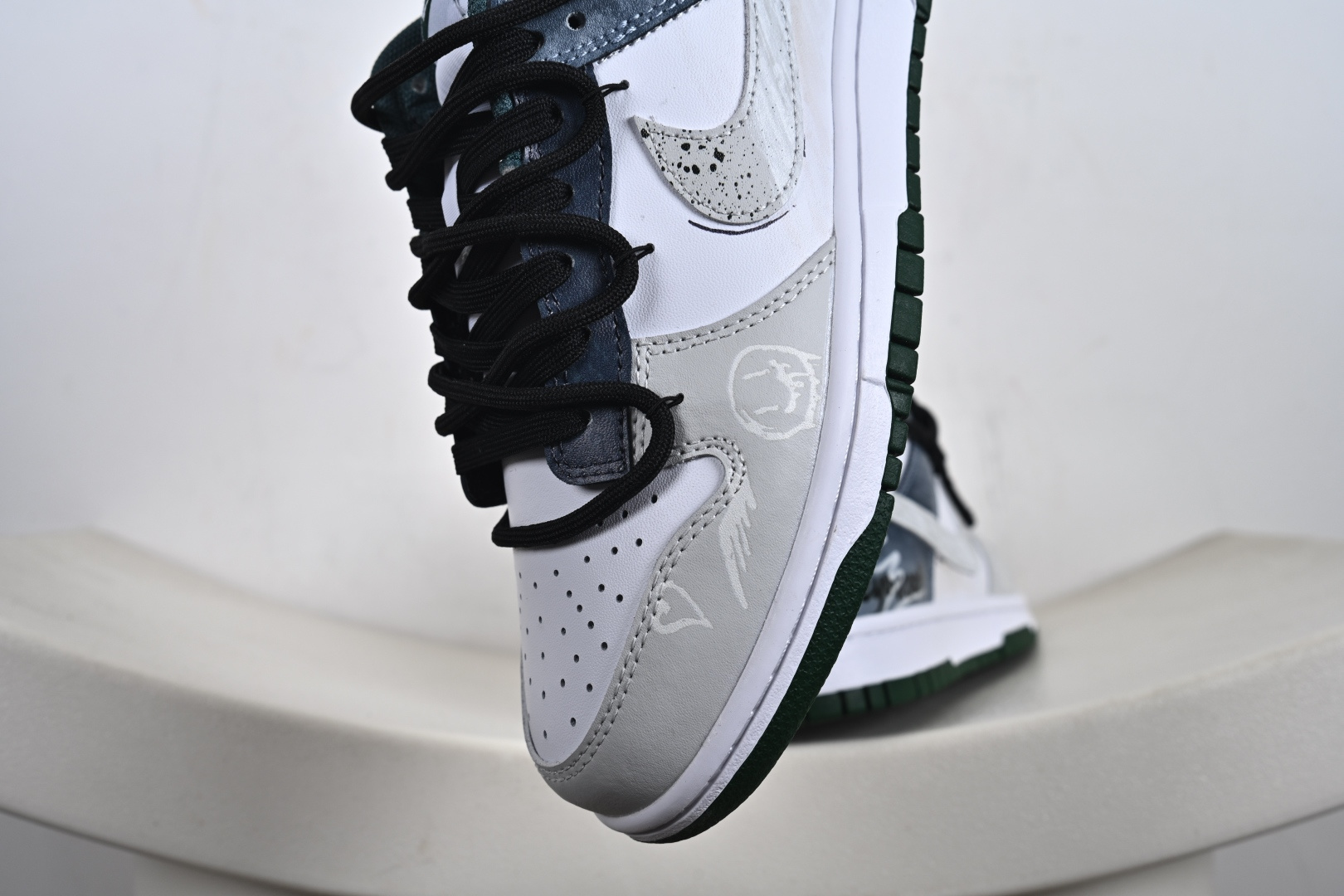 260 Nike SB Dunk Low 绑带 周年高端定制 低帮休闲板鞋 DV0833-111