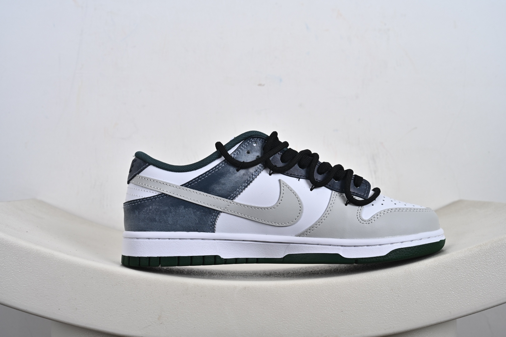 260 Nike SB Dunk Low 绑带 周年高端定制 低帮休闲板鞋 DV0833-111