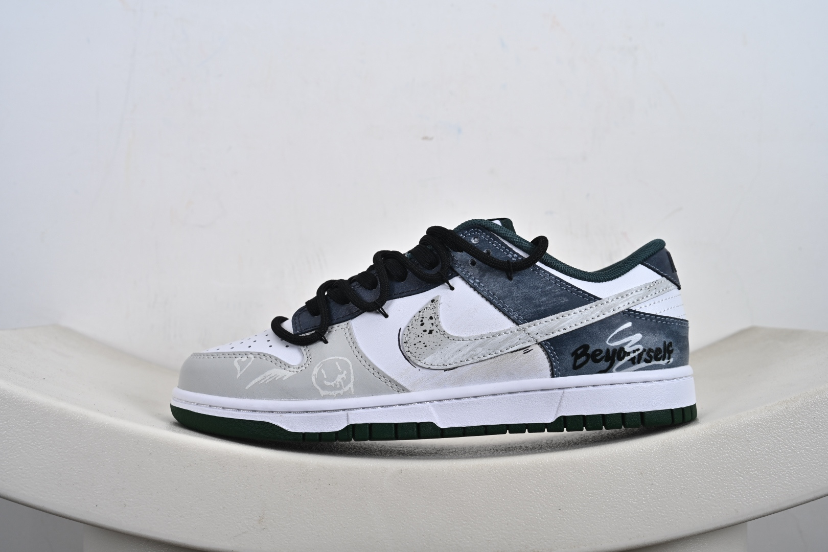 260 Nike SB Dunk Low 绑带 周年高端定制 低帮休闲板鞋 DV0833-111