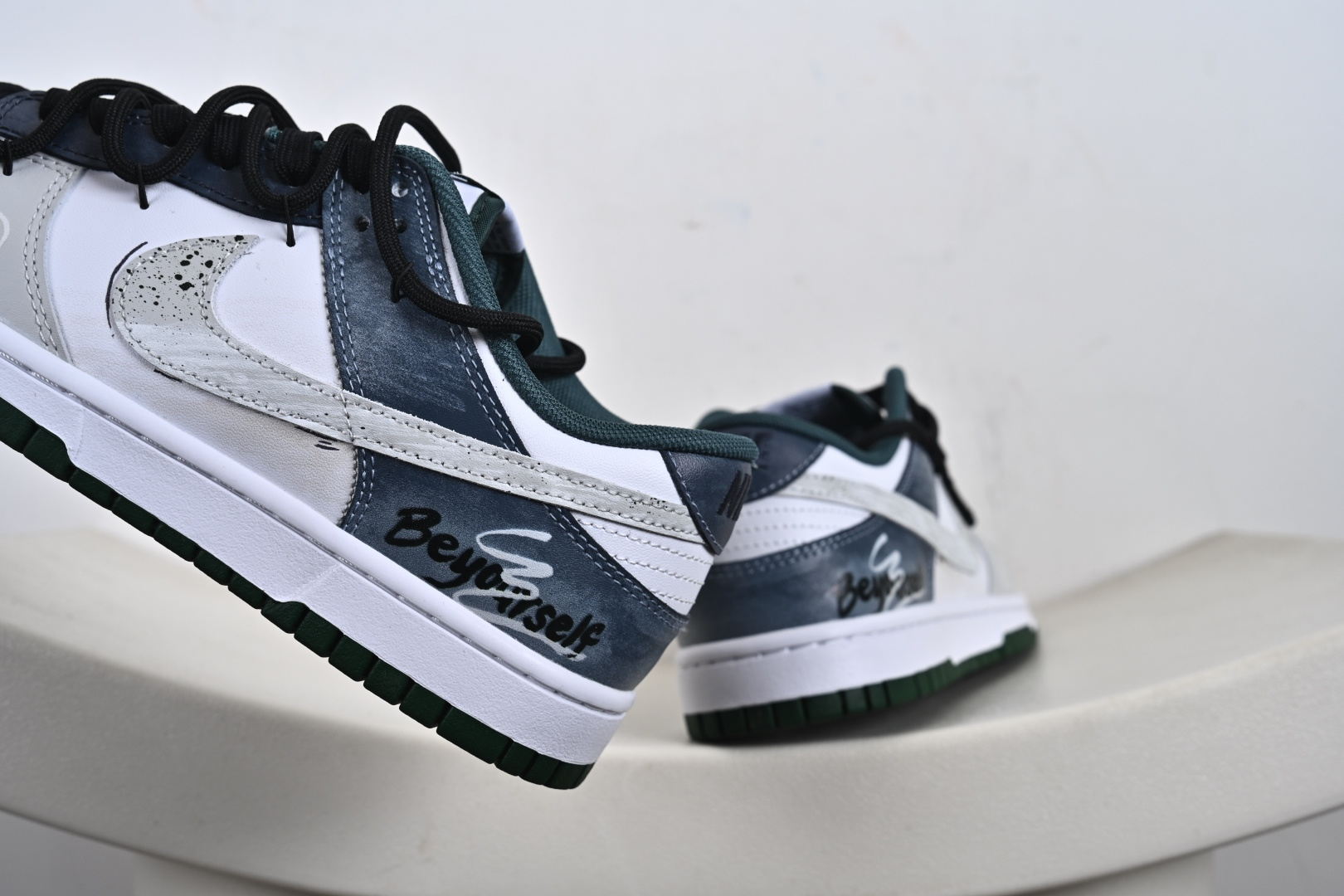 260 Nike SB Dunk Low 绑带 周年高端定制 低帮休闲板鞋 DV0833-111