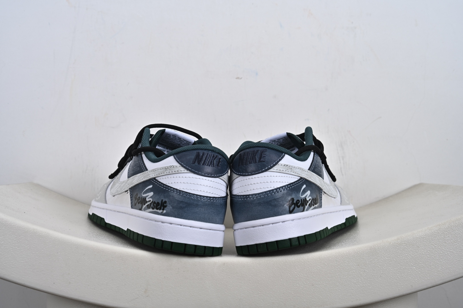 260 Nike SB Dunk Low 绑带 周年高端定制 低帮休闲板鞋 DV0833-111