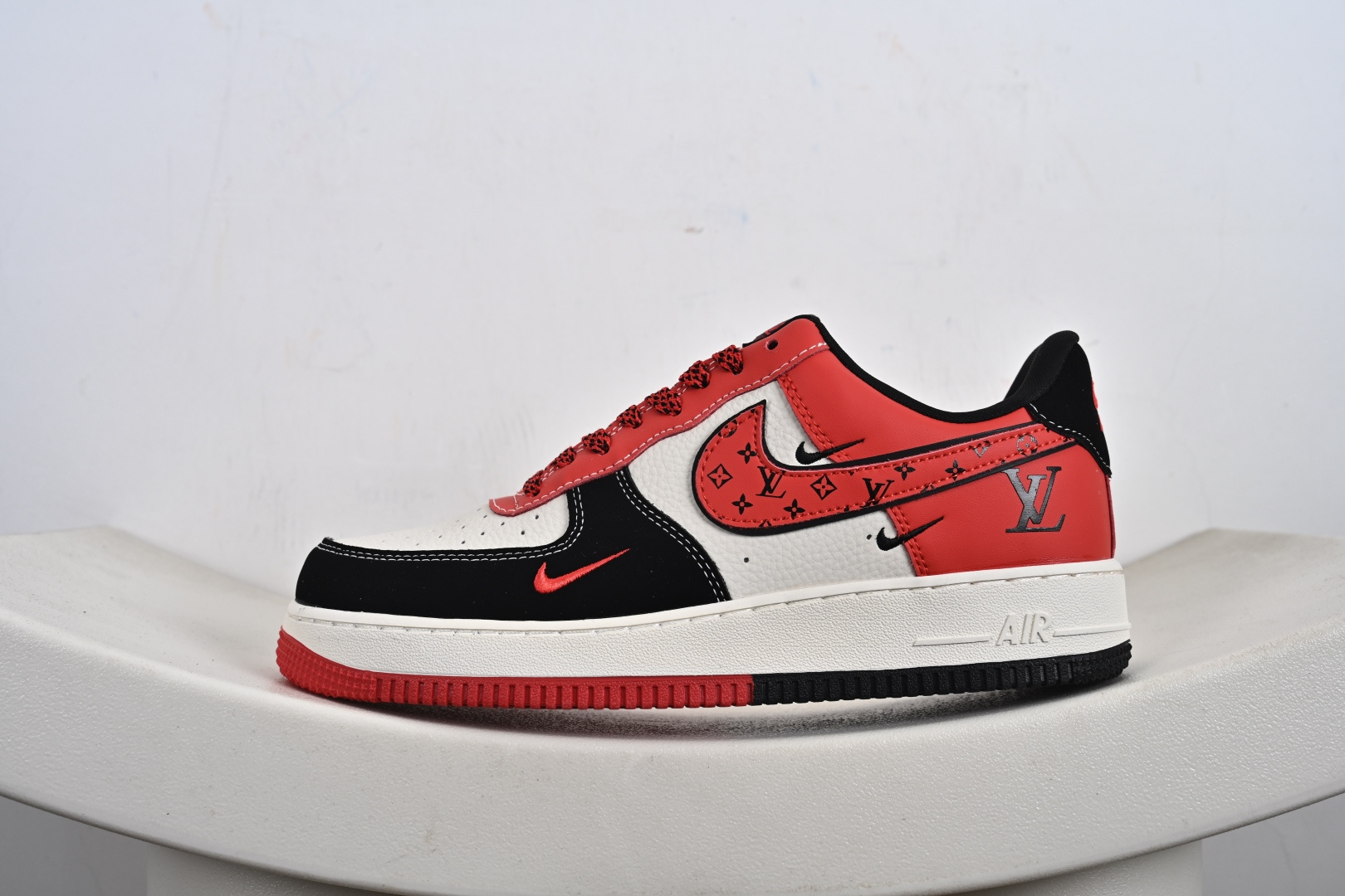 240 定制版 Nike Air Force 1 Low 07 x Louis Vuitton 黑白红三小勾 KJ1688-016