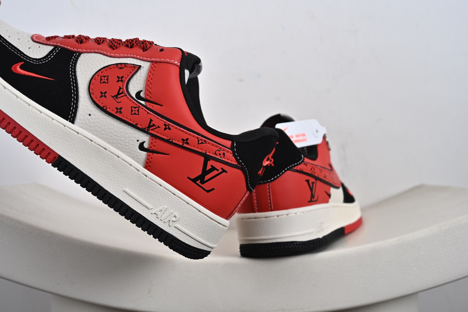 240 定制版 Nike Air Force 1 Low 07 x Louis Vuitton 黑白红三小勾 KJ1688-016