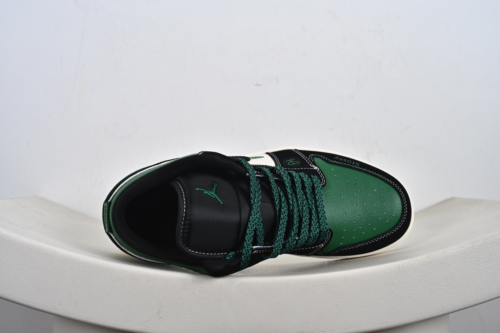 260 Nk Jordan Air Jordan 1 “斯图西联名——字母绿黑勾” 高端定制 乔丹低帮休闲板鞋 QJ1988-004