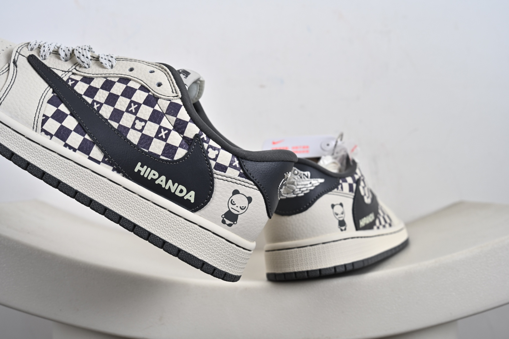 定制版 高端定制 Travis Scott x Fragment Design x Jordan Air Jordan 1 Low SP “暴力熊联名------白灰方格” 高端定制 倒钩三方联名低帮篮球鞋 XD1979-001