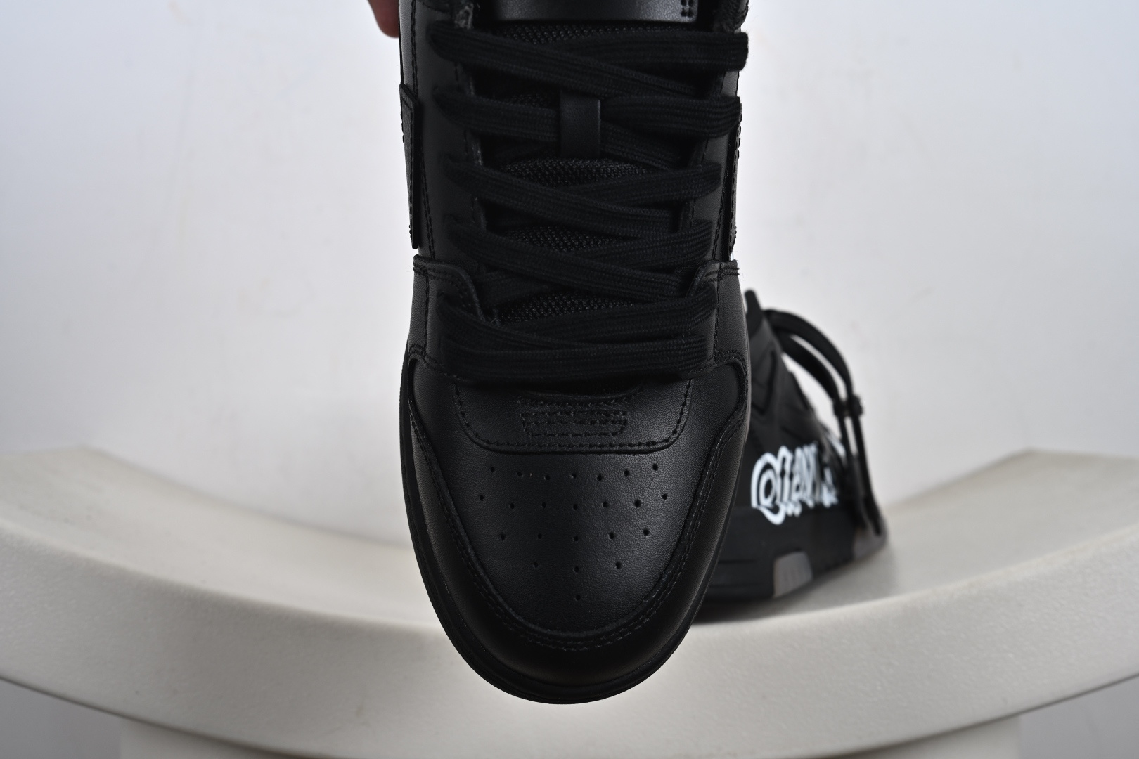 320 OFF-WHITE Out Of Office 低帮系带时尚板鞋