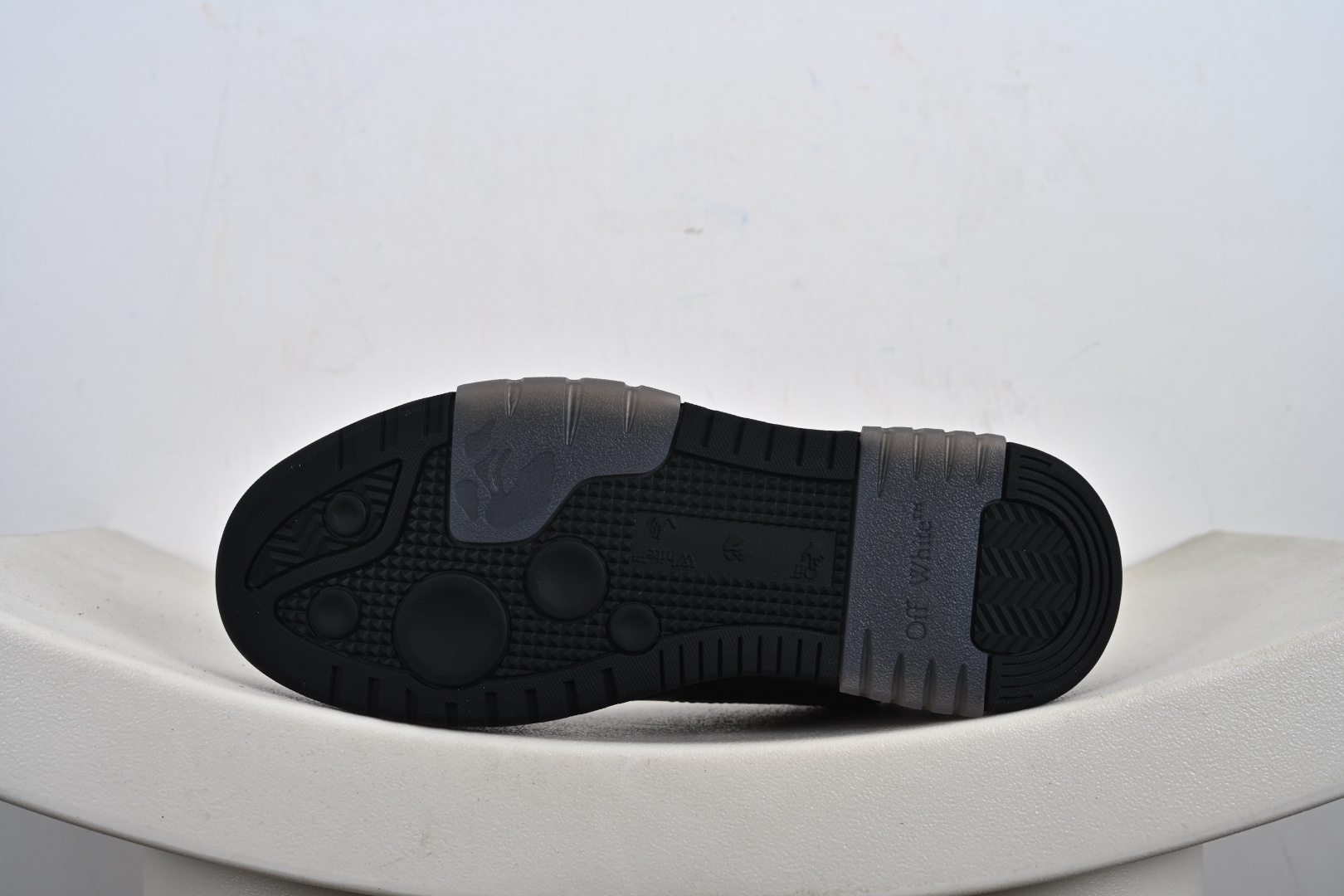 320 OFF-WHITE Out Of Office 低帮系带时尚板鞋