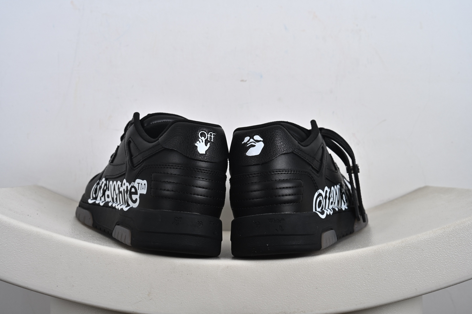 320 OFF-WHITE Out Of Office 低帮系带时尚板鞋