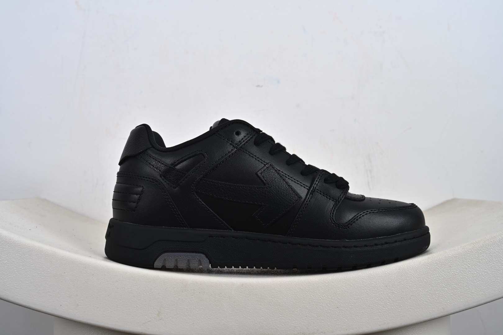 320 OFF-WHITE Out Of Office 低帮系带时尚板鞋