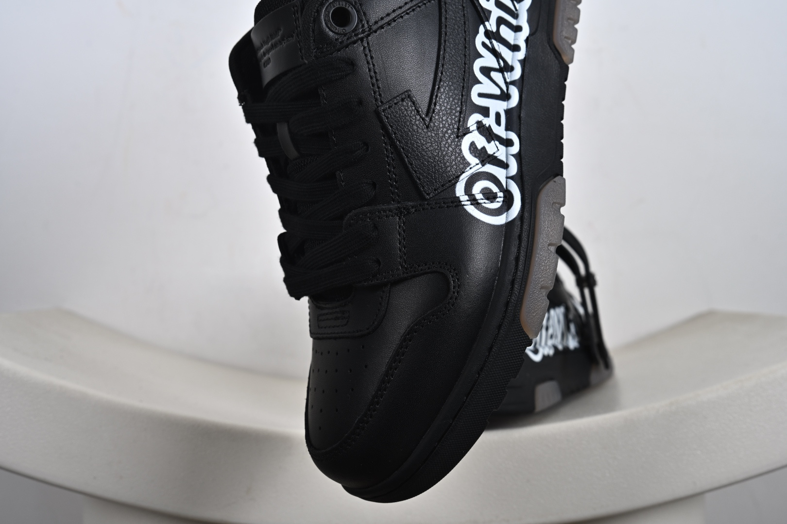 320 OFF-WHITE Out Of Office 低帮系带时尚板鞋