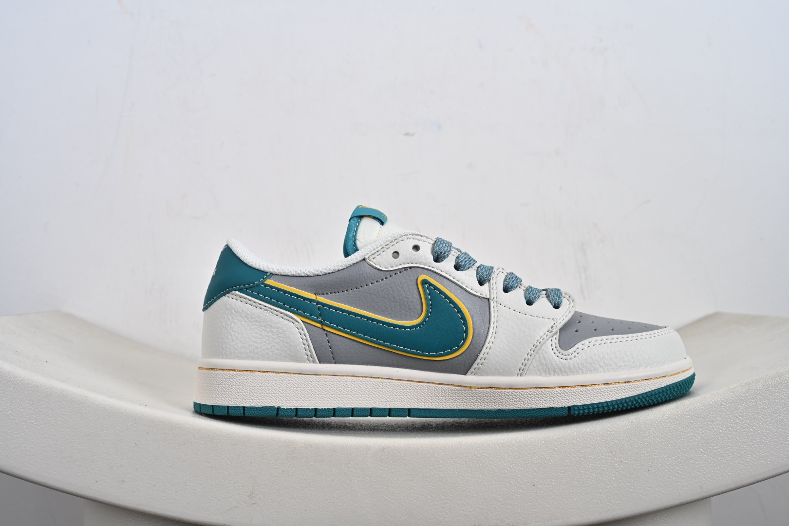 240 Nike Air Jordan 1 x Travis Scott AJ1倒勾 乔一倒钩 ‘DIY’定制 耐克 低帮文化篮球鞋 ZY1618-006