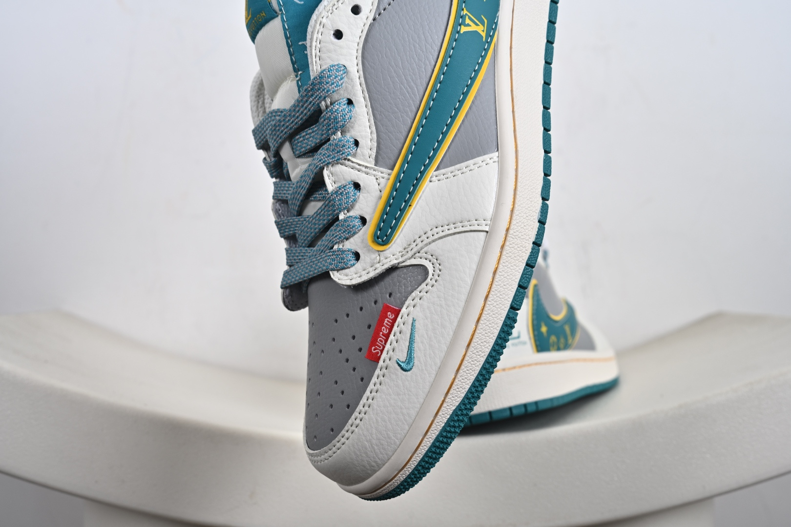 240 Nike Air Jordan 1 x Travis Scott AJ1倒勾 乔一倒钩 ‘DIY’定制 耐克 低帮文化篮球鞋 ZY1618-006