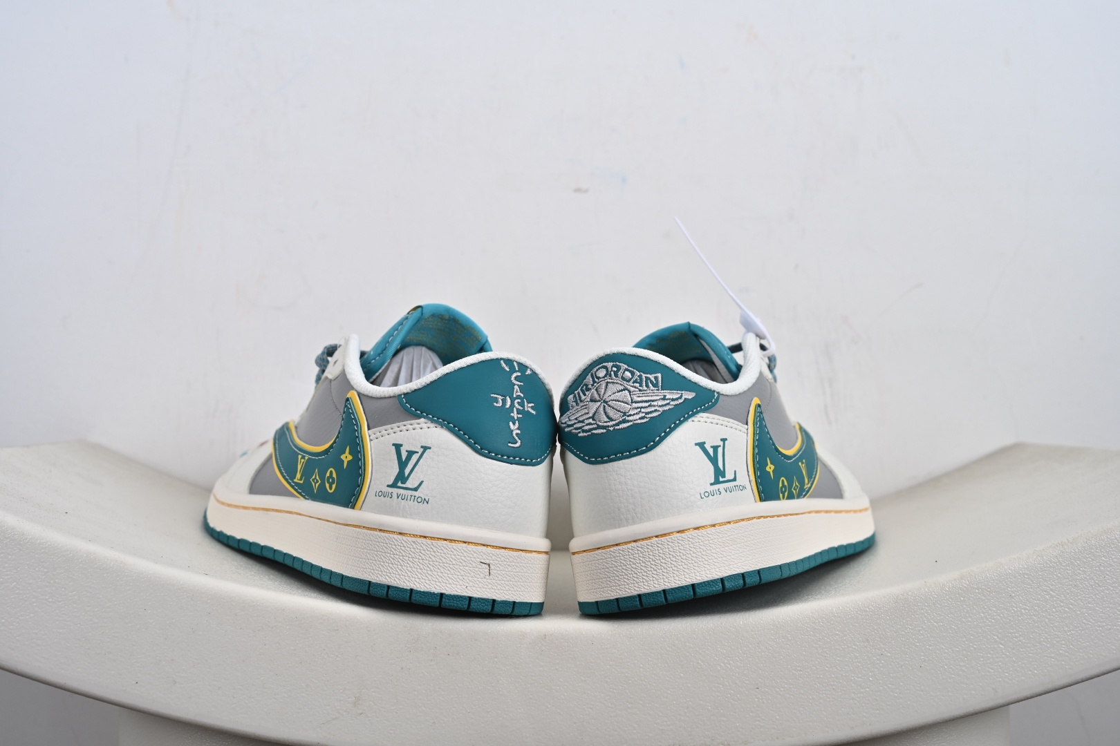 240 Nike Air Jordan 1 x Travis Scott AJ1倒勾 乔一倒钩 ‘DIY’定制 耐克 低帮文化篮球鞋 ZY1618-006