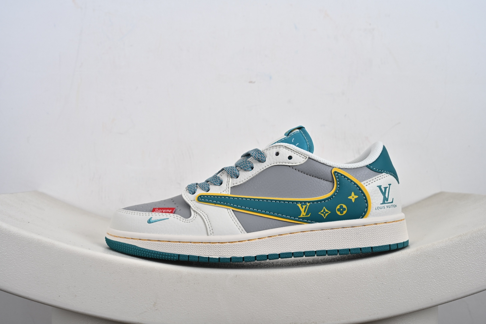 240 Nike Air Jordan 1 x Travis Scott AJ1倒勾 乔一倒钩 ‘DIY’定制 耐克 低帮文化篮球鞋 ZY1618-006