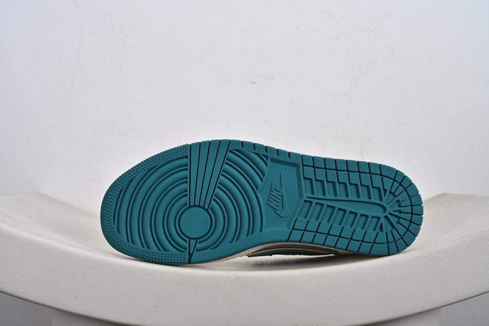 240 Nike Air Jordan 1 x Travis Scott AJ1倒勾 乔一倒钩 ‘DIY’定制 耐克 低帮文化篮球鞋 ZY1618-006