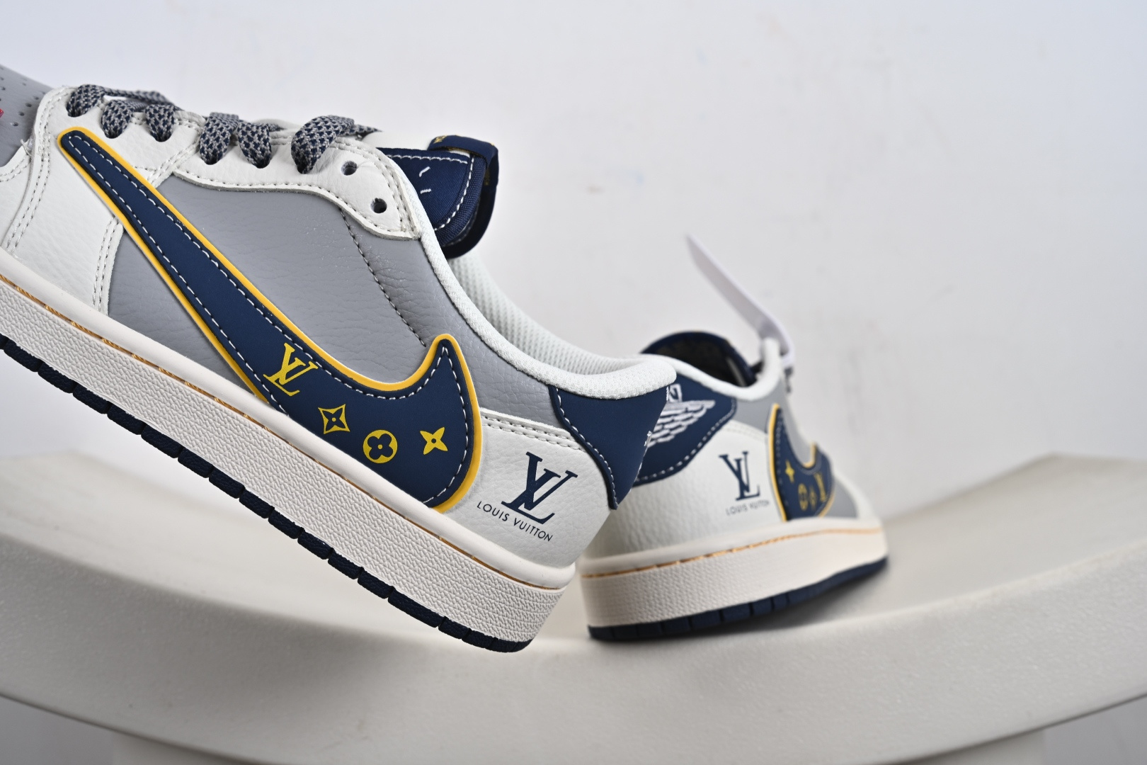 240 Nike Air Jordan 1 x Travis Scott AJ1倒勾 乔一倒钩 ‘DIY’定制 耐克 低帮文化篮球鞋 ZY1618-012