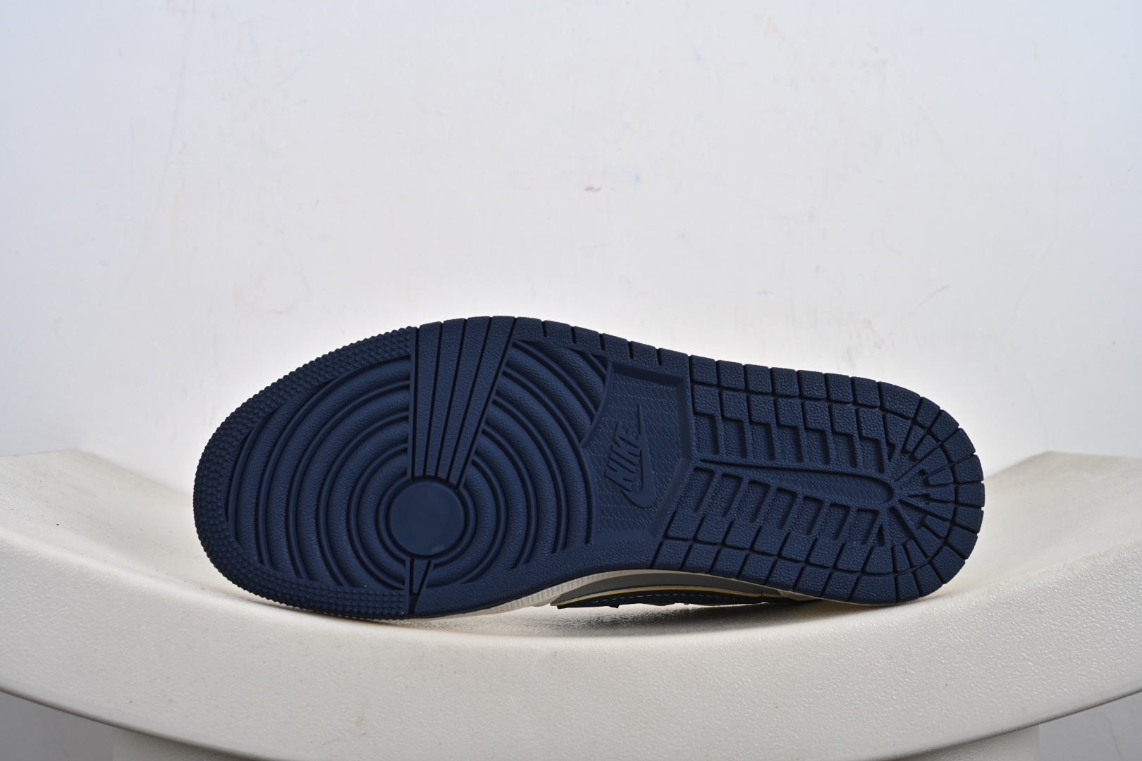 240 Nike Air Jordan 1 x Travis Scott AJ1倒勾 乔一倒钩 ‘DIY’定制 耐克 低帮文化篮球鞋 ZY1618-012