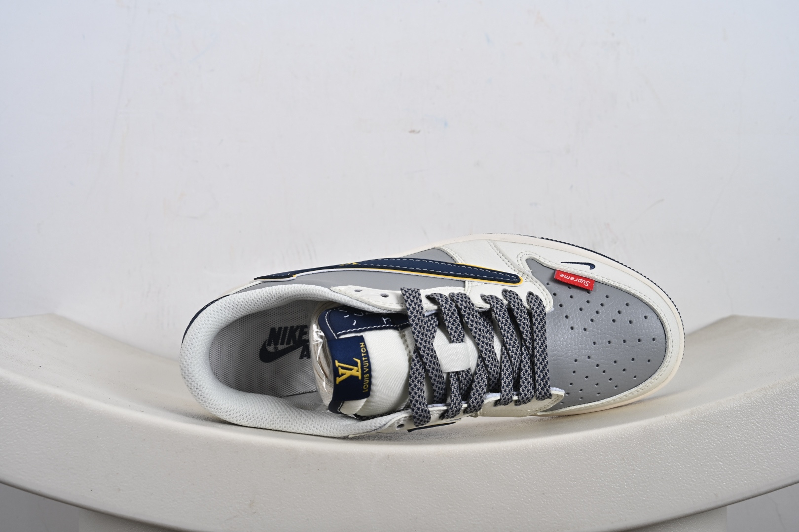 240 Nike Air Jordan 1 x Travis Scott AJ1倒勾 乔一倒钩 ‘DIY’定制 耐克 低帮文化篮球鞋 ZY1618-012