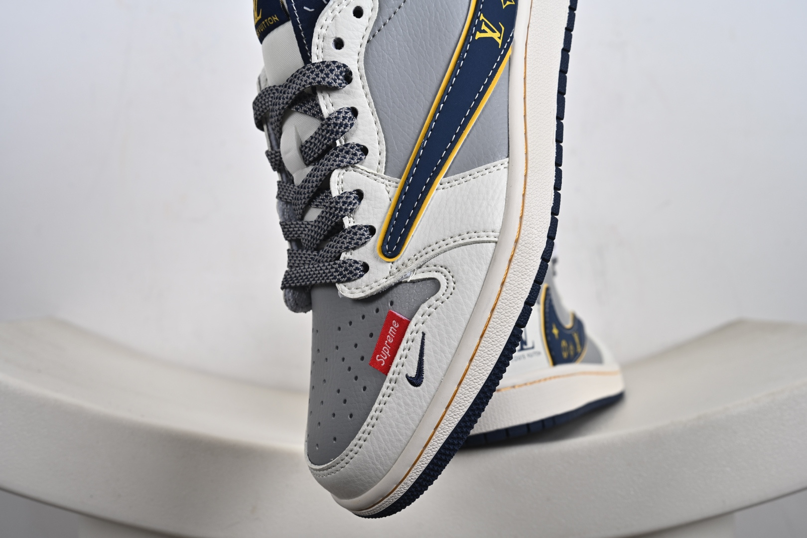 240 Nike Air Jordan 1 x Travis Scott AJ1倒勾 乔一倒钩 ‘DIY’定制 耐克 低帮文化篮球鞋 ZY1618-012