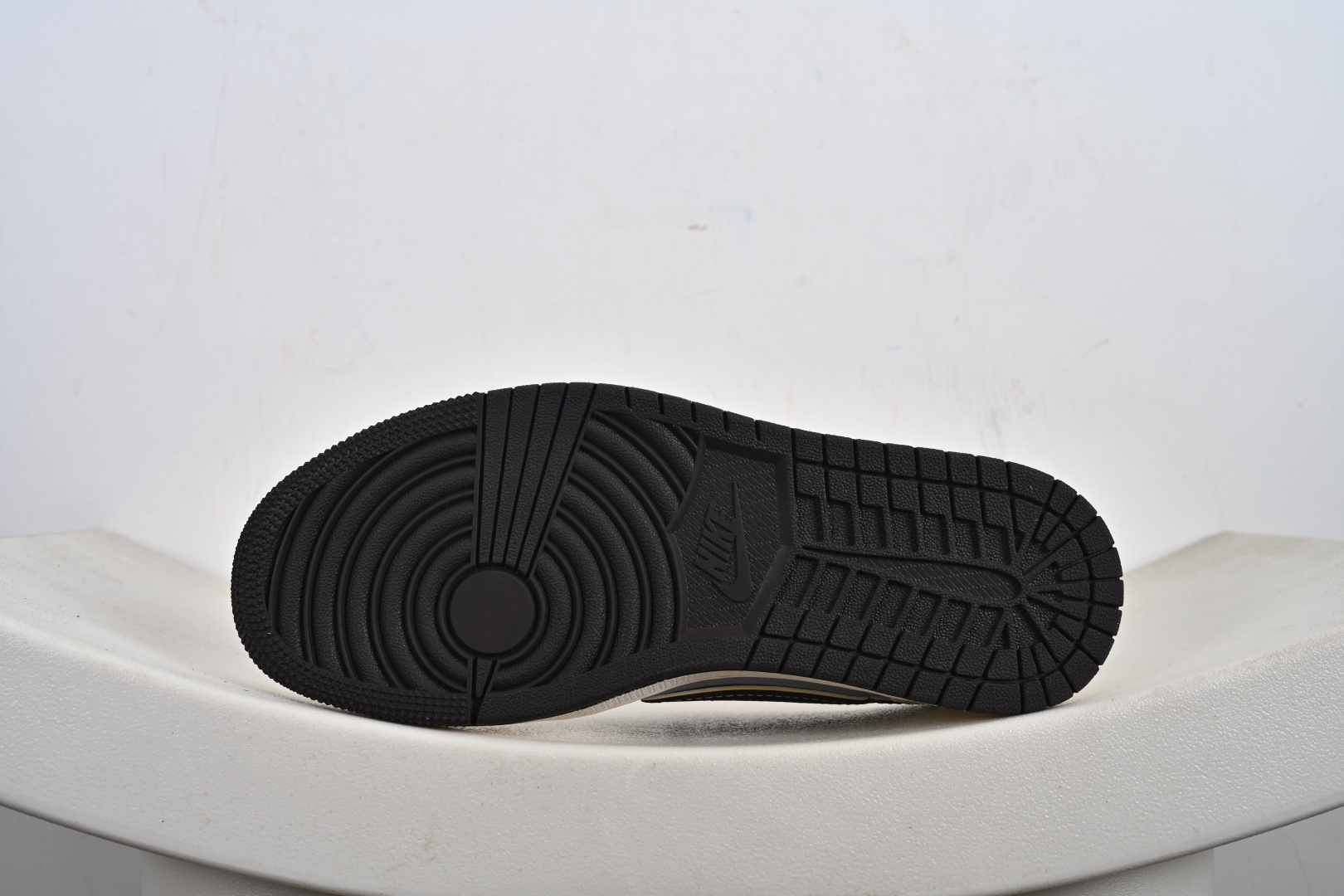 240 Nike Air Jordan 1 x Travis Scott AJ1倒勾 乔一倒钩 ‘DIY’定制 耐克 低帮文化篮球鞋 ZY1618-011