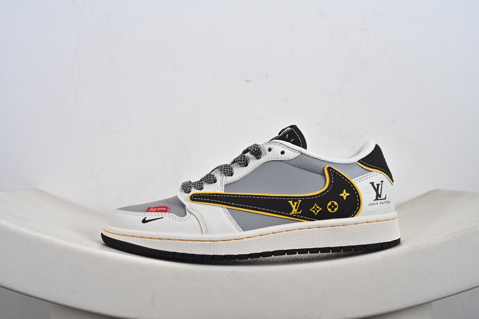 240 Nike Air Jordan 1 x Travis Scott AJ1倒勾 乔一倒钩 ‘DIY’定制 耐克 低帮文化篮球鞋 ZY1618-011