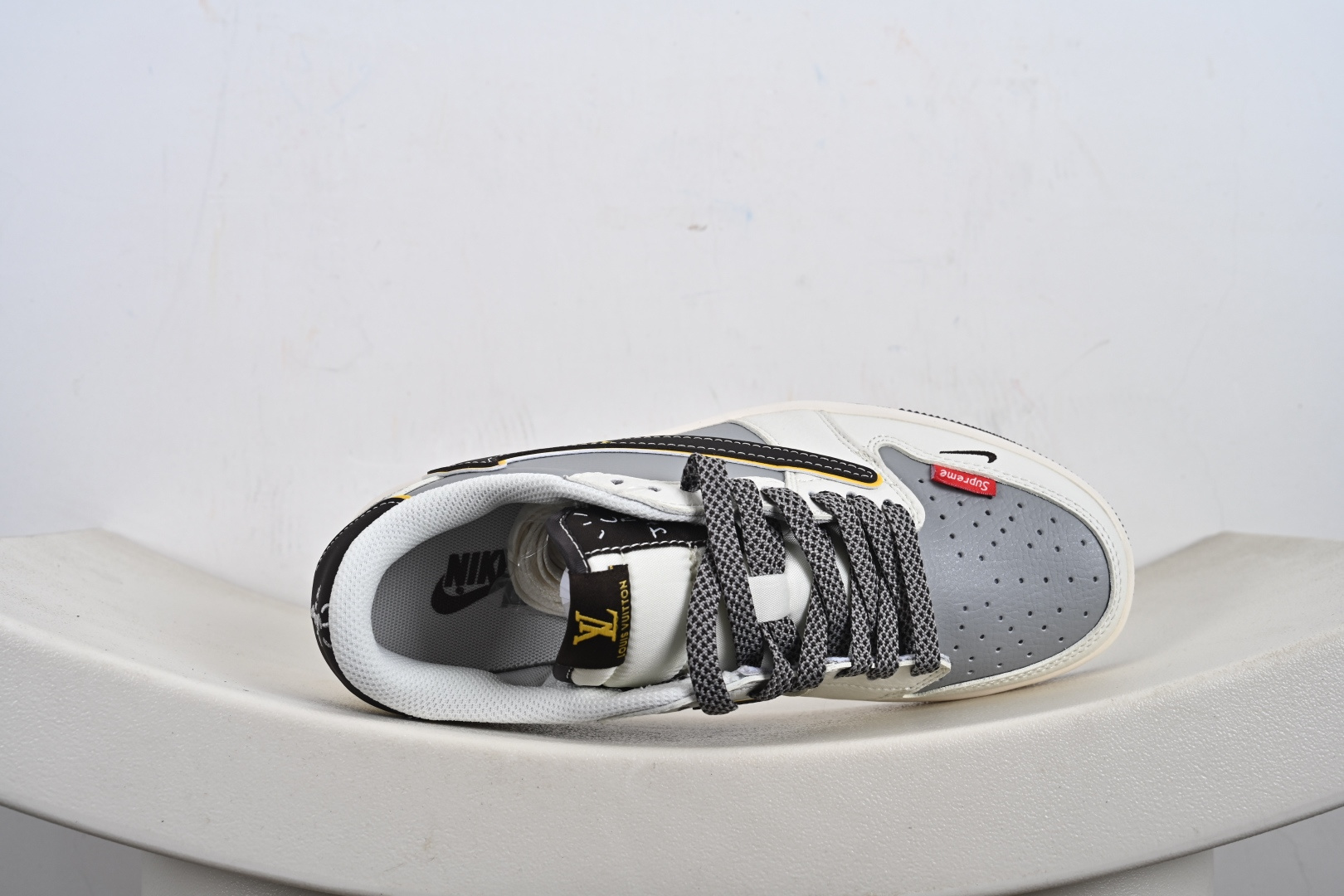 240 Nike Air Jordan 1 x Travis Scott AJ1倒勾 乔一倒钩 ‘DIY’定制 耐克 低帮文化篮球鞋 ZY1618-011