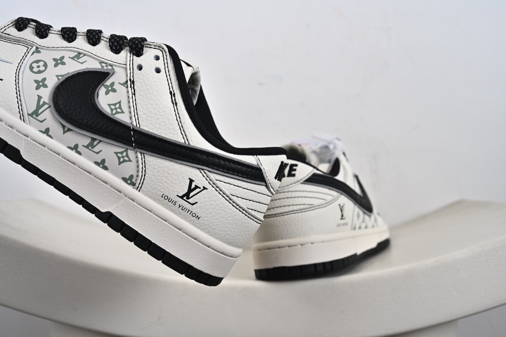 260 定制版 NK SB Dunk Low 联名 印花米黑勾 高端定制 低帮休闲板鞋 HH7518-095