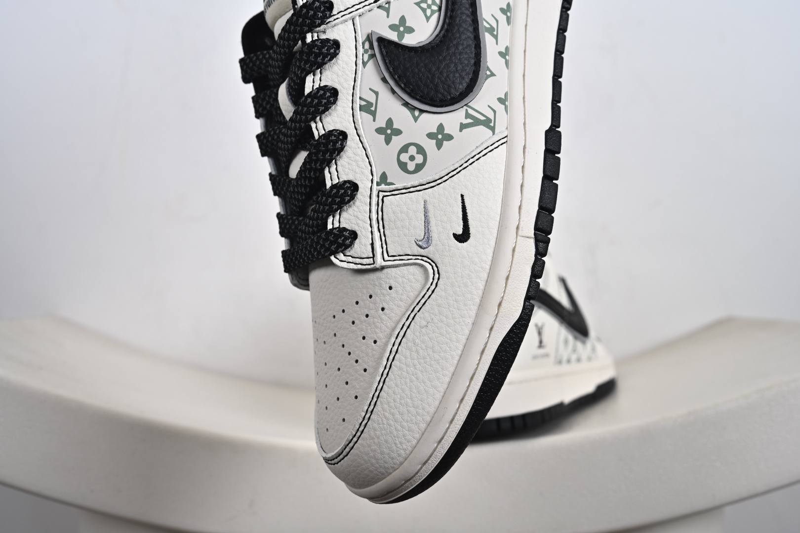 260 定制版 NK SB Dunk Low 联名 印花米黑勾 高端定制 低帮休闲板鞋 HH7518-095